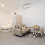 Cosy Near Ave Station *
