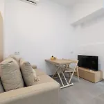 Cosy Near Ave Station Apartamento *