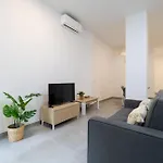 Cosy Near Ave Station